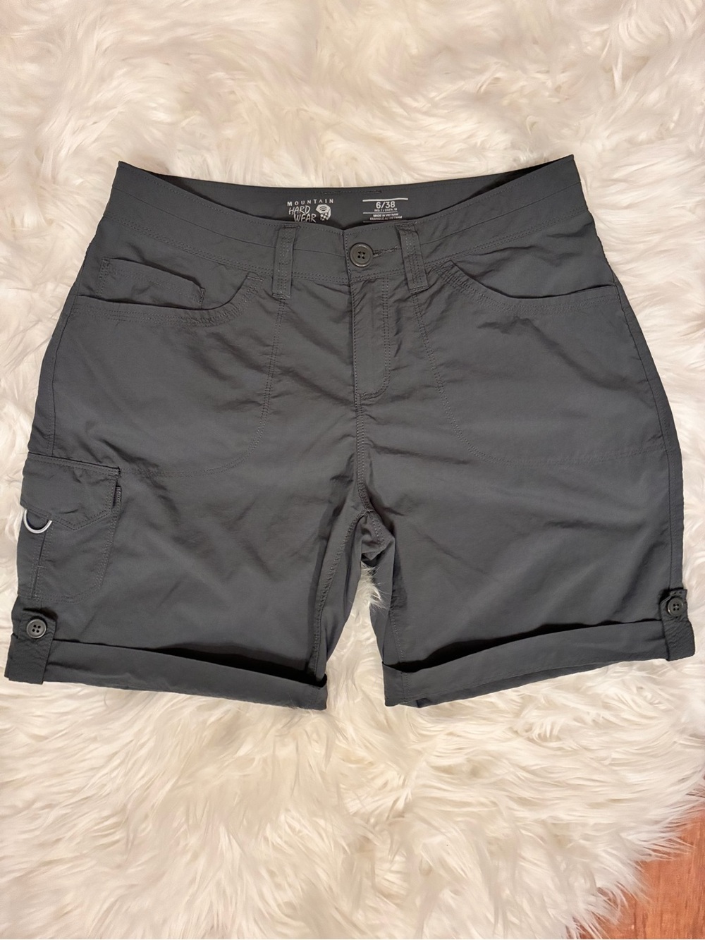 Mountain Hardwear Miranda Cargo Shorts Gray Sz 6 / 38 Nylon Hiking UPF Outdoors